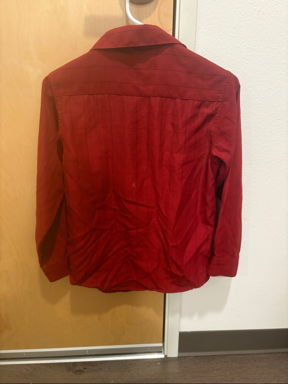 Arrow Women’s Button-Down - Picture 3 of 3